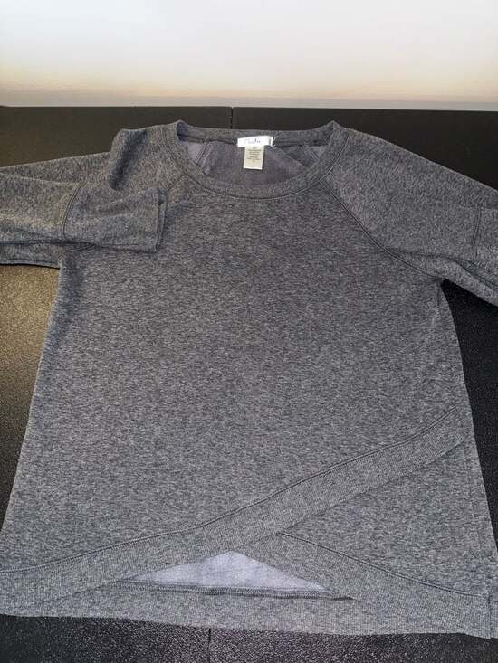 Isela Tops - Isela Gray Heather Long Sleeve Crew Neck Sweatshirt with Crossover Hem Size M
